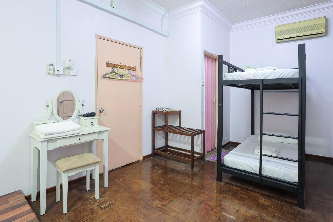 Oyo Home 90229, 3 Little Birds Homestay 4Bhk Malacca Ngoại thất bức ảnh